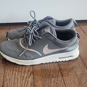 Grey nike airmax